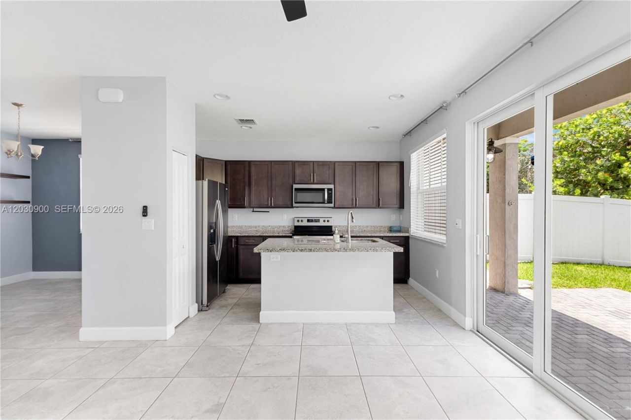 4813 NW 48th Ter, Tamarac, FL 33319 Photo