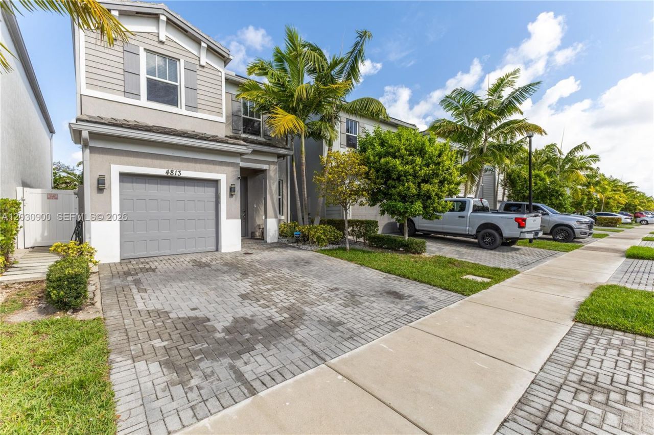 4813 NW 48th Ter , Tamarac, FL 33319 Photo