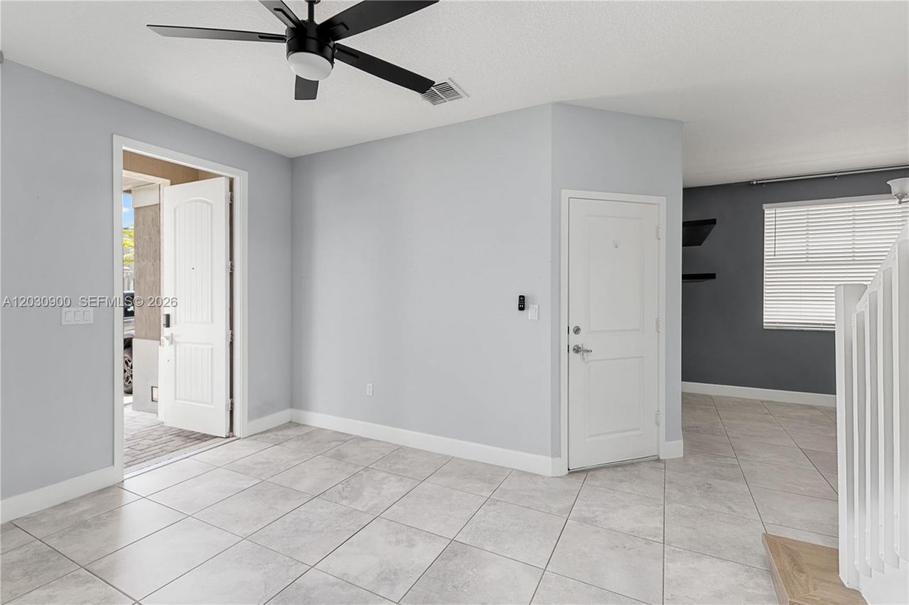 4813 NW 48th Ter, Tamarac, FL 33319 Photo