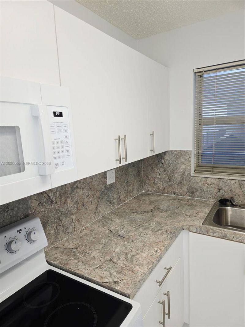8821 W Flagler St , Unit 313, Miami, FL 33174 Photo