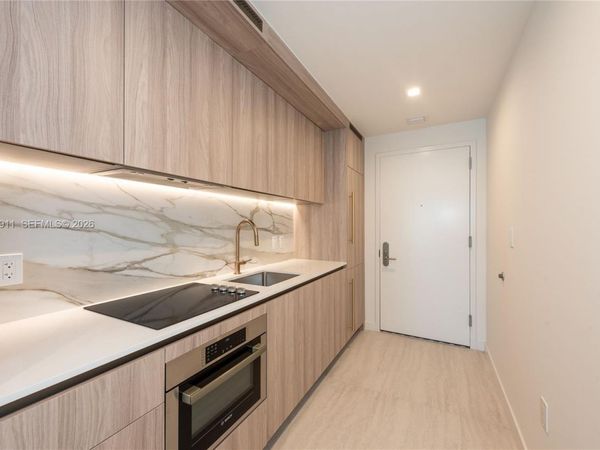 77 SE 5th Street , Unit 1804, Miami, FL 33131