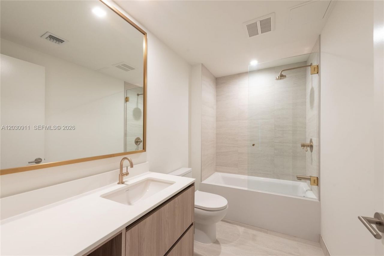 77 SE 5th Street , Unit 1804, Miami, FL 33131 Photo
