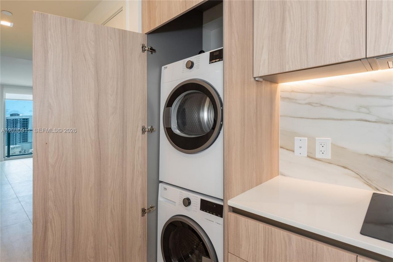77 SE 5th Street , Unit 1804, Miami, FL 33131 Photo