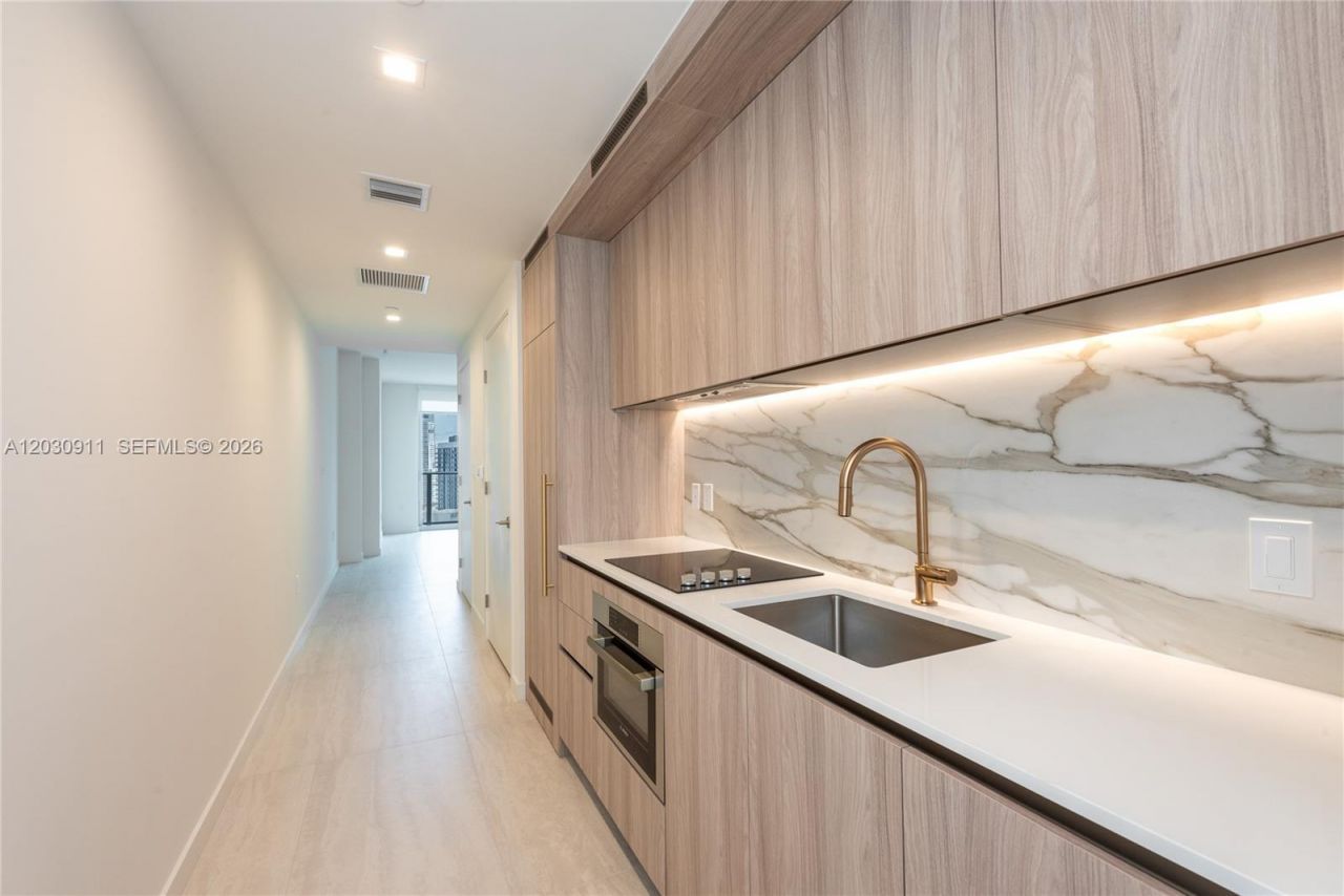 77 SE 5th Street , Unit 1804, Miami, FL 33131 Photo