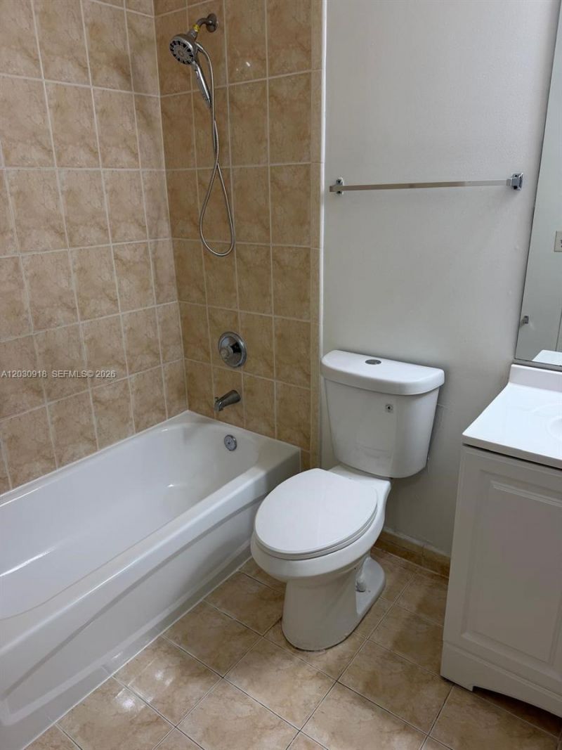 374 NE 27th Ave , Unit 203, Homestead, FL 33033 Photo