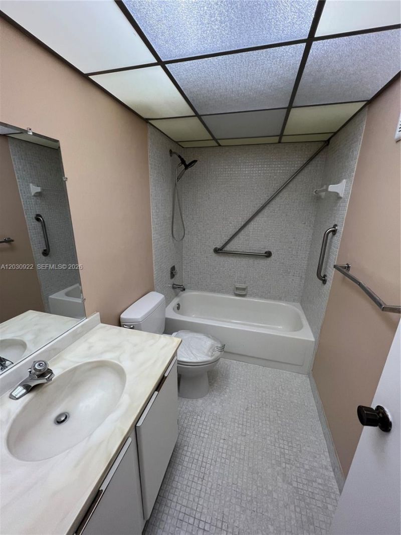 7650 W Mcnab Rd, Unit 204, Tamarac, FL 33321 Photo