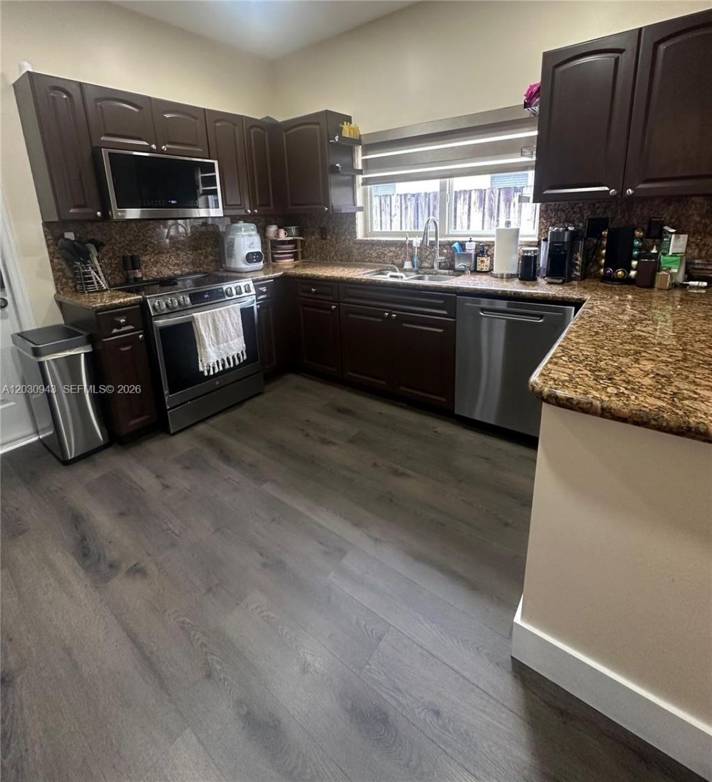 15490 SW 10th St, Miami, FL 33194 Photo