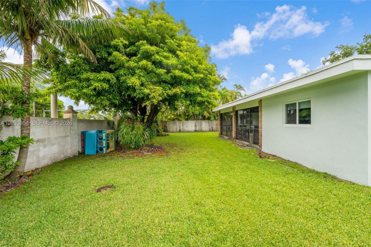 10421 SW 107th St , Miami, FL 33176 Photo