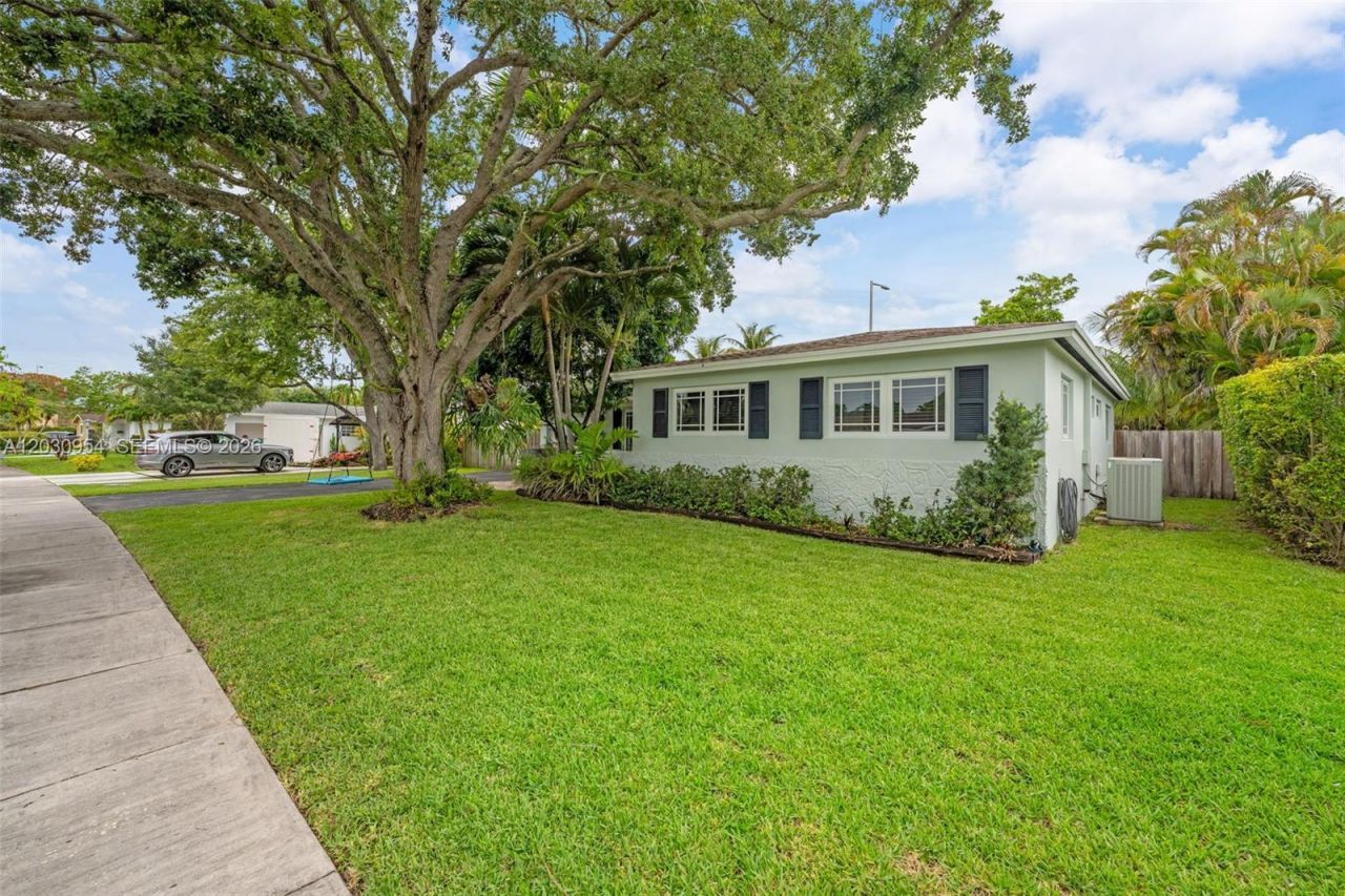 10421 SW 107th St , Miami, FL 33176 Photo
