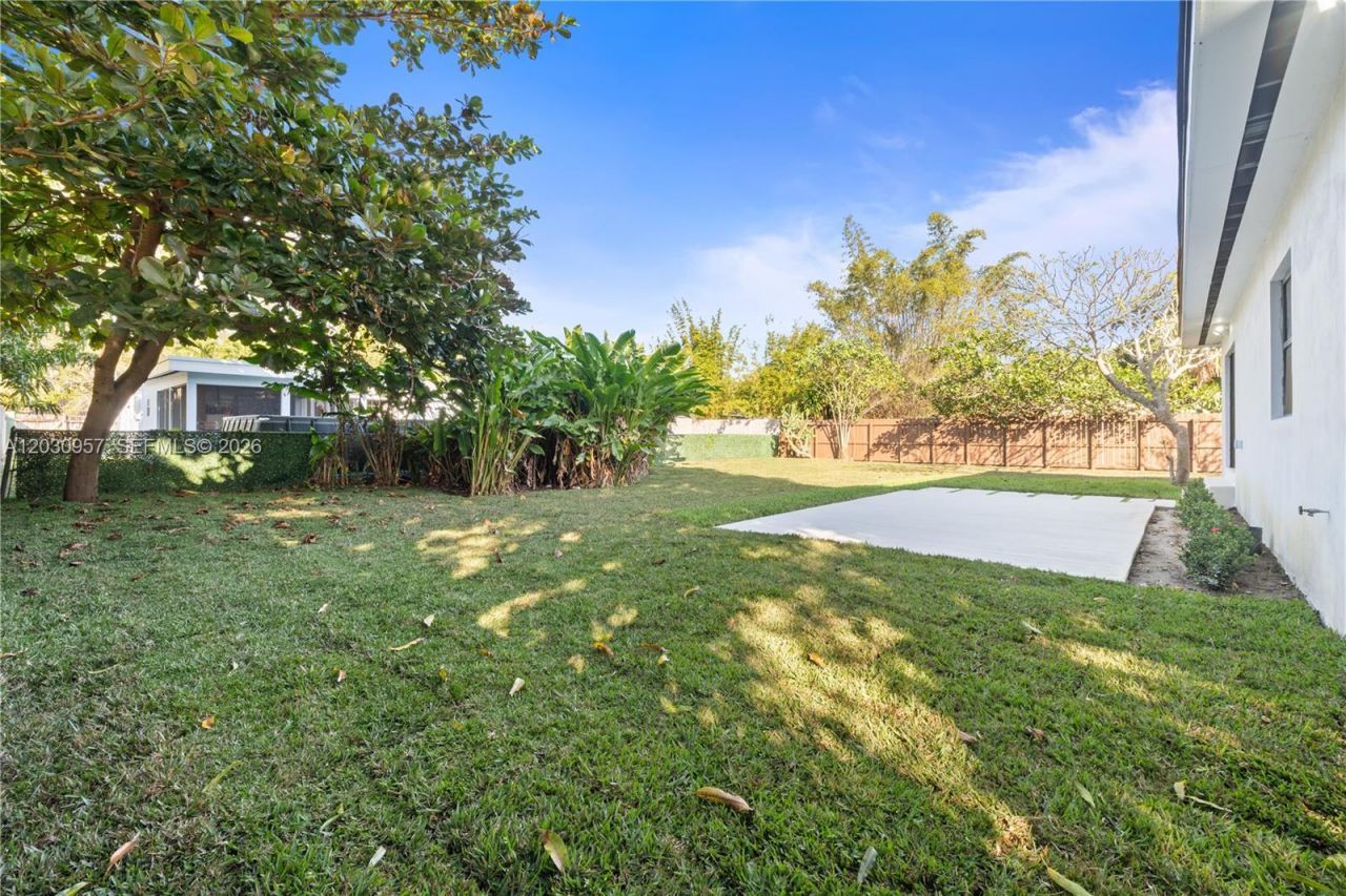 665 NE 117th St , Biscayne Park, FL 33161 Photo