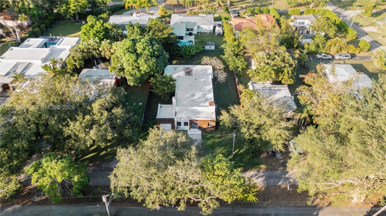 665 NE 117th St , Biscayne Park, FL 33161 Photo