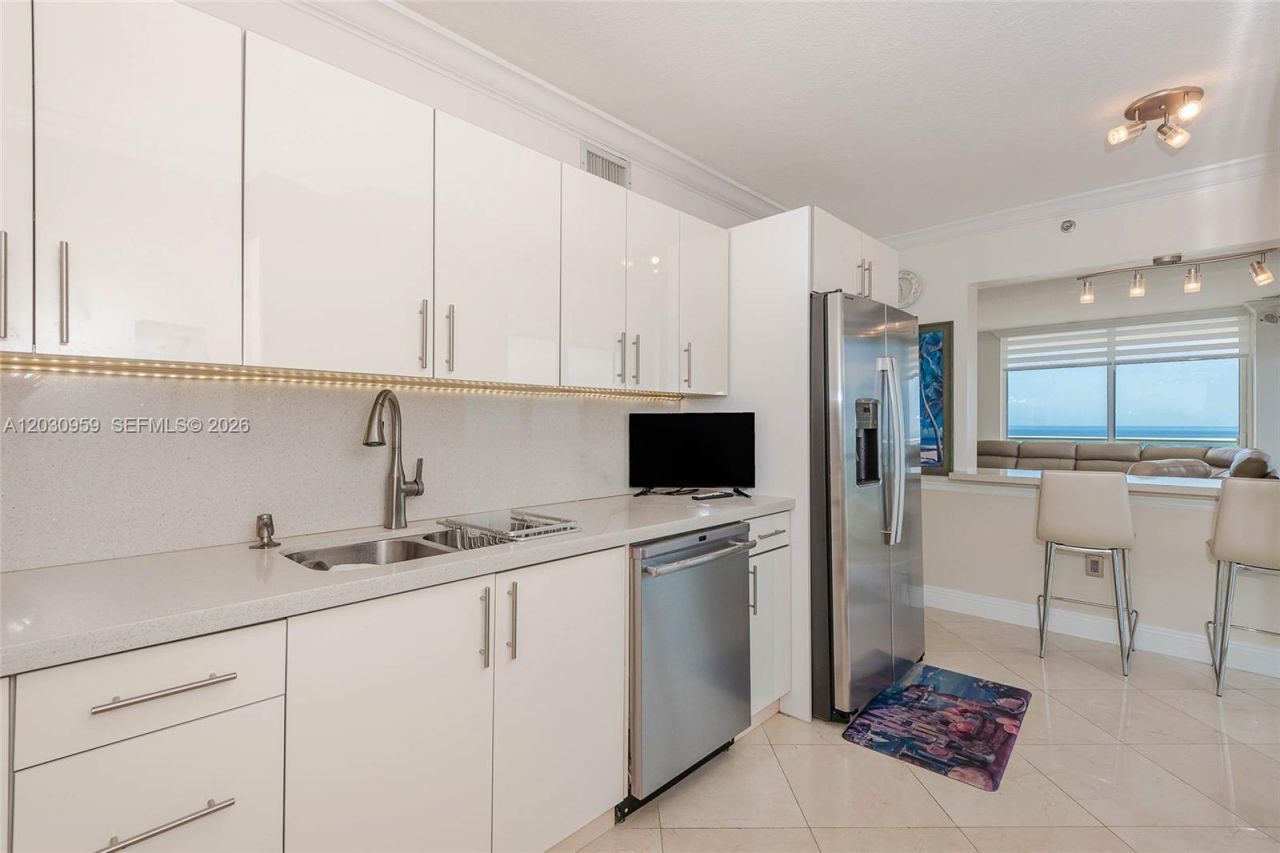 8855 Collins Ave , Unit 8J, Surfside, FL 33154 Photo