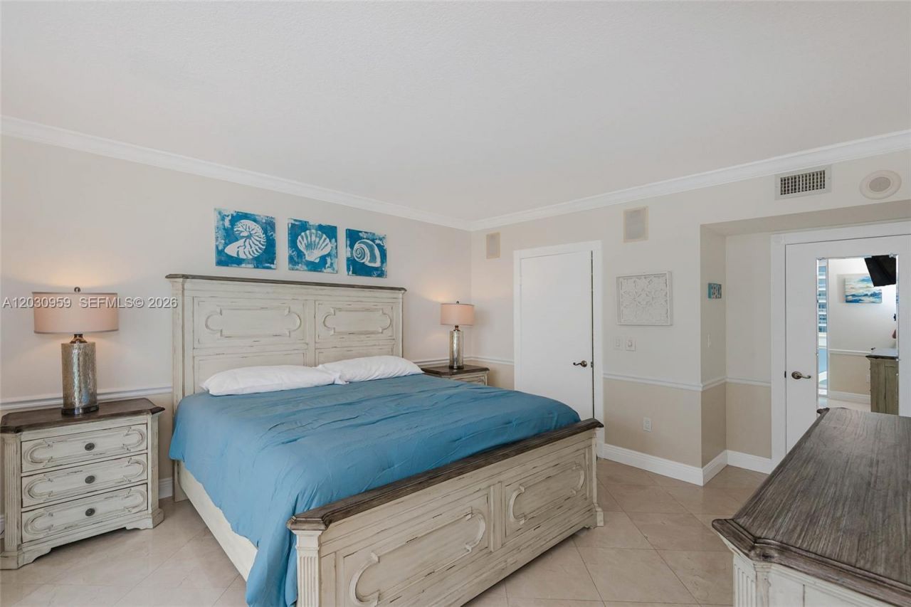 8855 Collins Ave , Unit 8J, Surfside, FL 33154 Photo