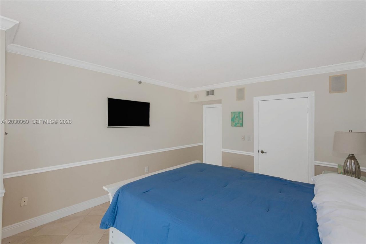 8855 Collins Ave , Unit 8J, Surfside, FL 33154 Photo