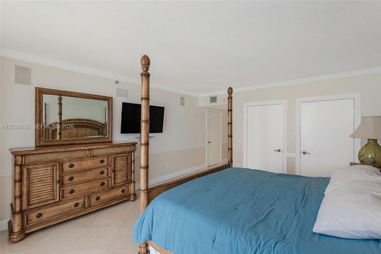 8855 Collins Ave , Unit 8J, Surfside, FL 33154 Photo