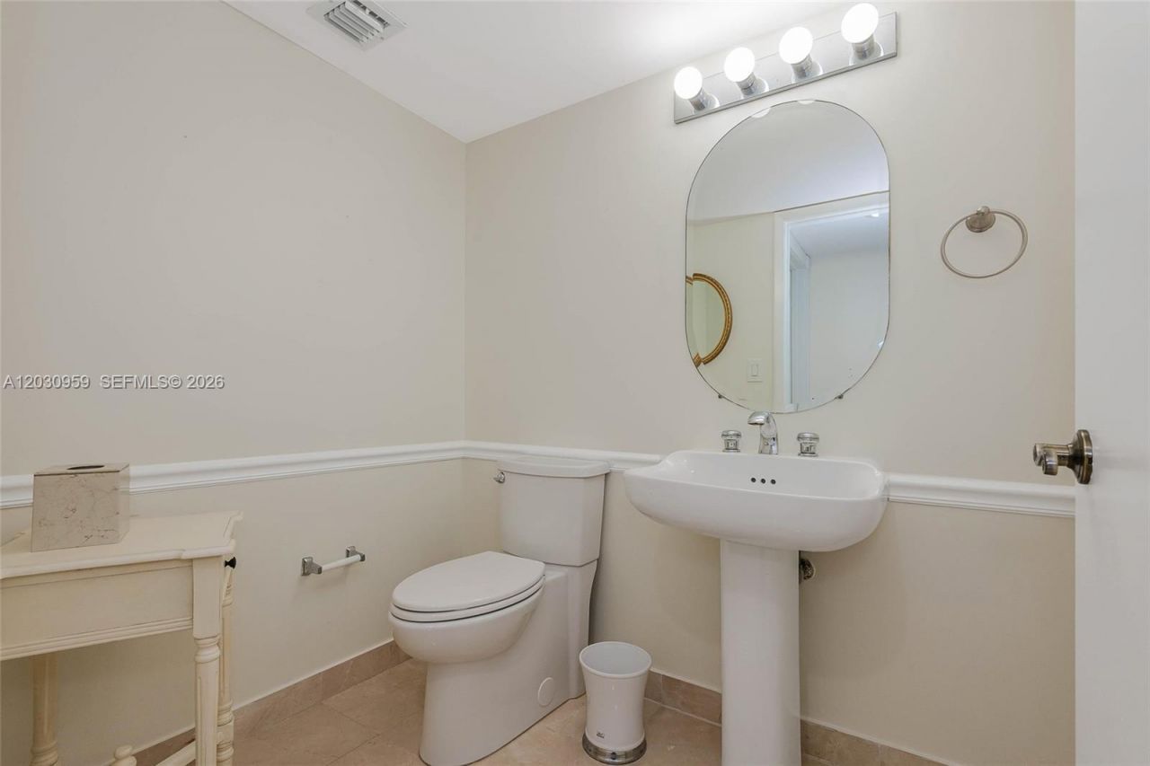 8855 Collins Ave , Unit 8J, Surfside, FL 33154 Photo
