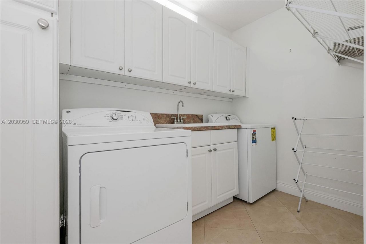 8855 Collins Ave , Unit 8J, Surfside, FL 33154 Photo