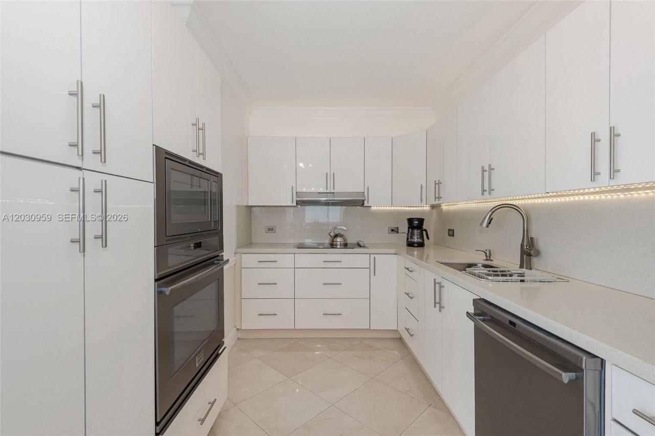 8855 Collins Ave , Unit 8J, Surfside, FL 33154 Photo