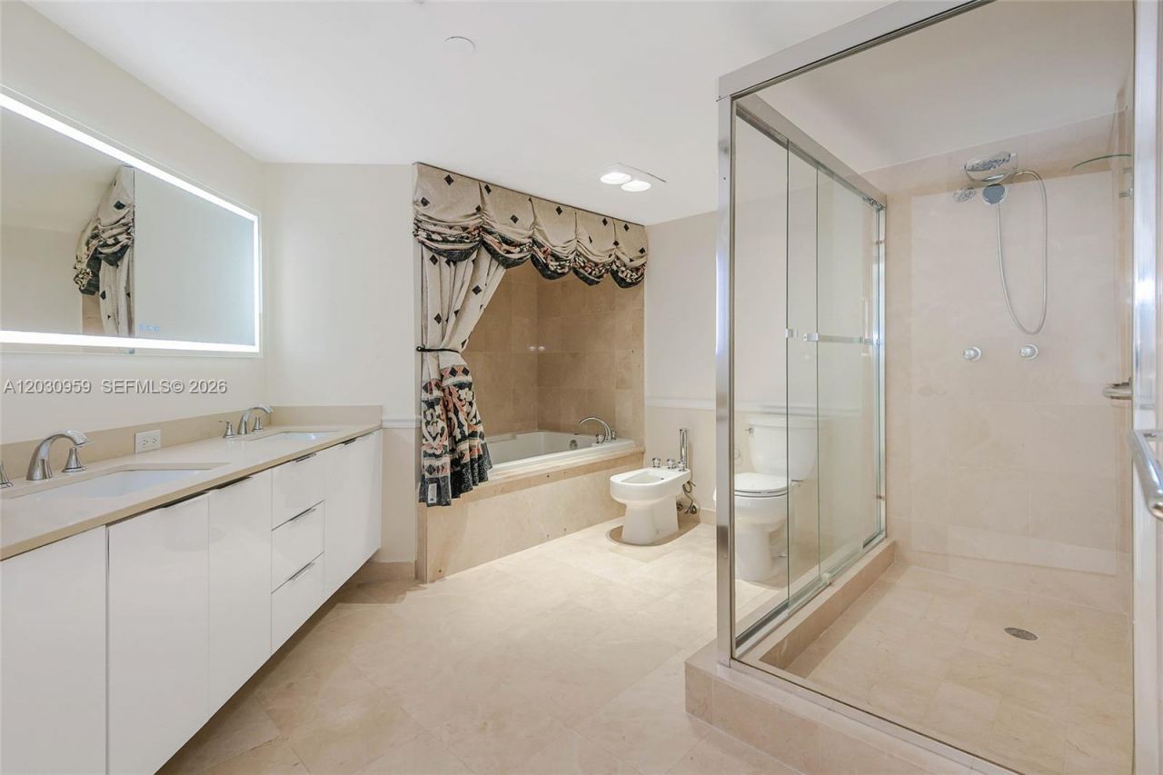 8855 Collins Ave , Unit 8J, Surfside, FL 33154 Photo