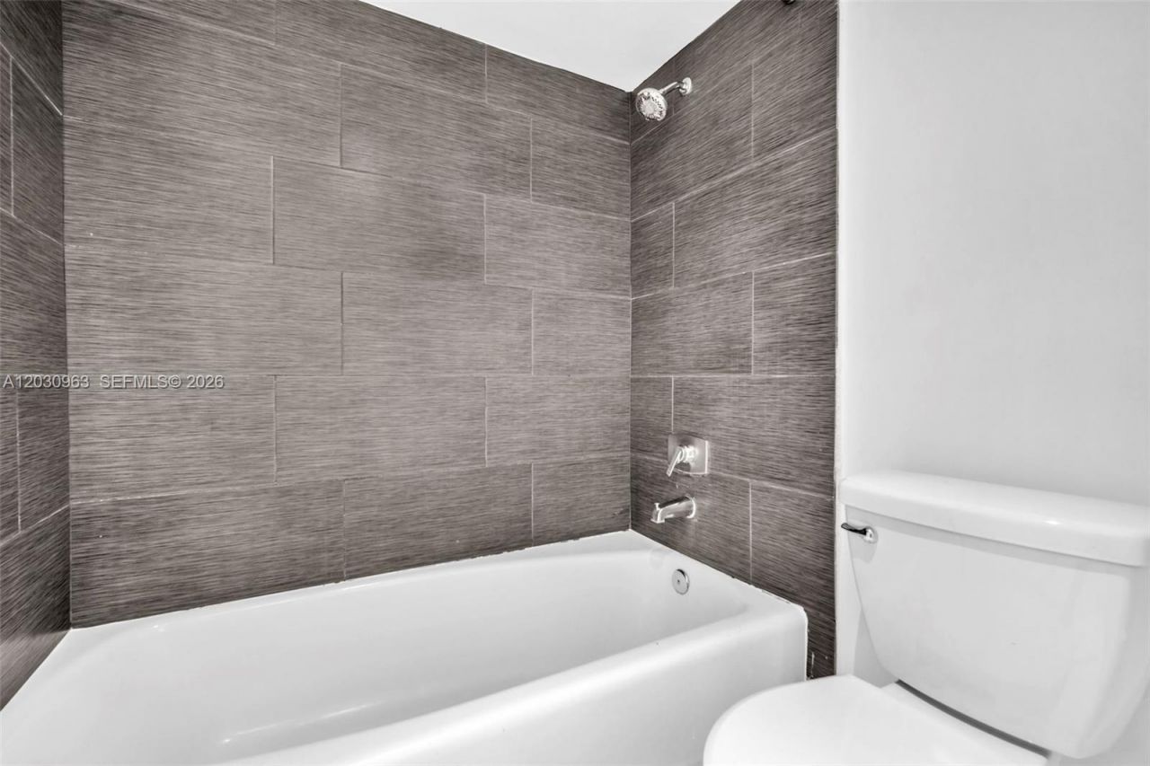 20355 NE 34th Ct , Unit 421, Aventura, FL 33180 Photo