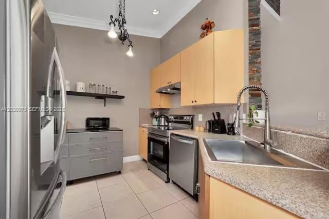2327 NE 37th Ter , Homestead, FL 33033 Photo