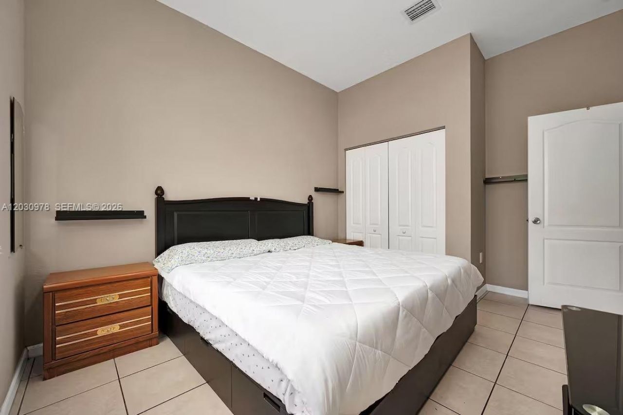 2327 NE 37th Ter , Homestead, FL 33033 Photo