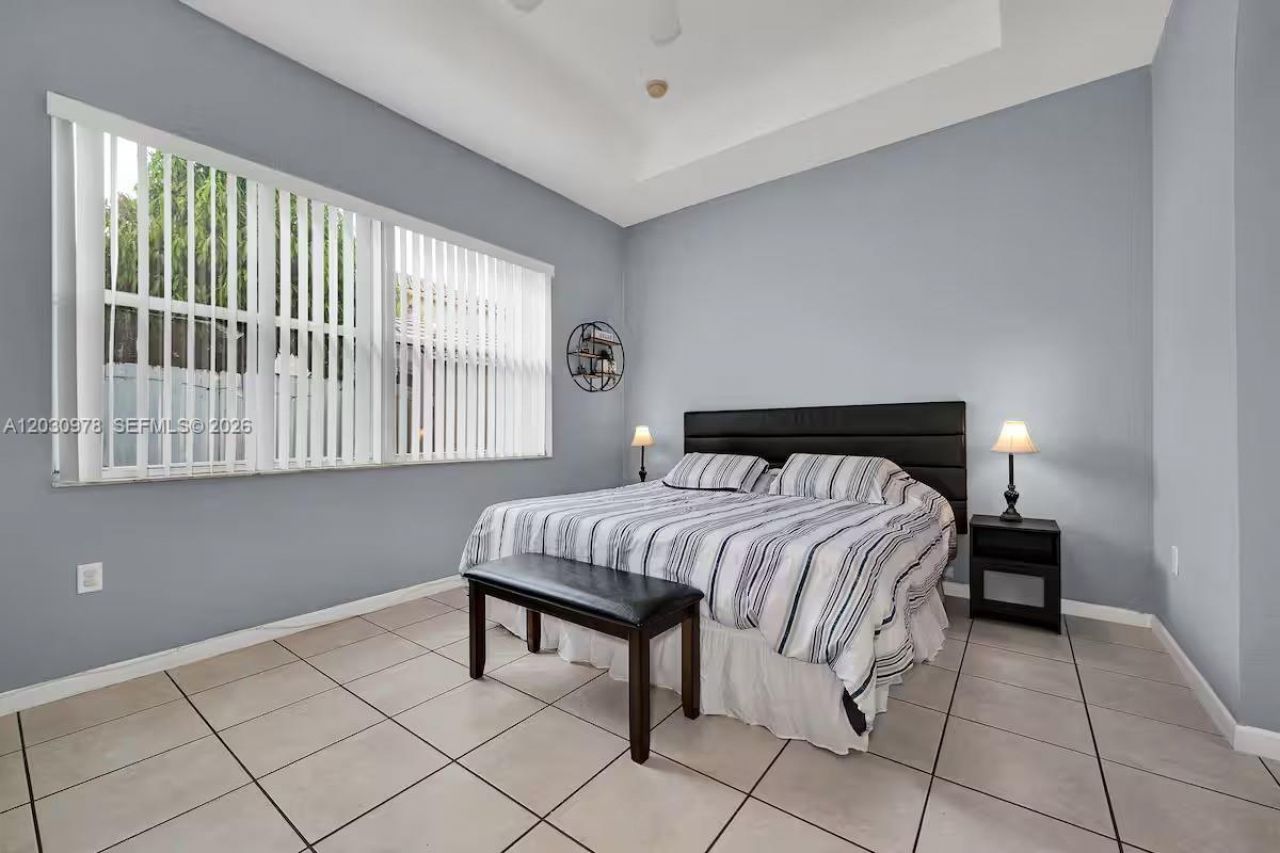 2327 NE 37th Ter , Homestead, FL 33033 Photo