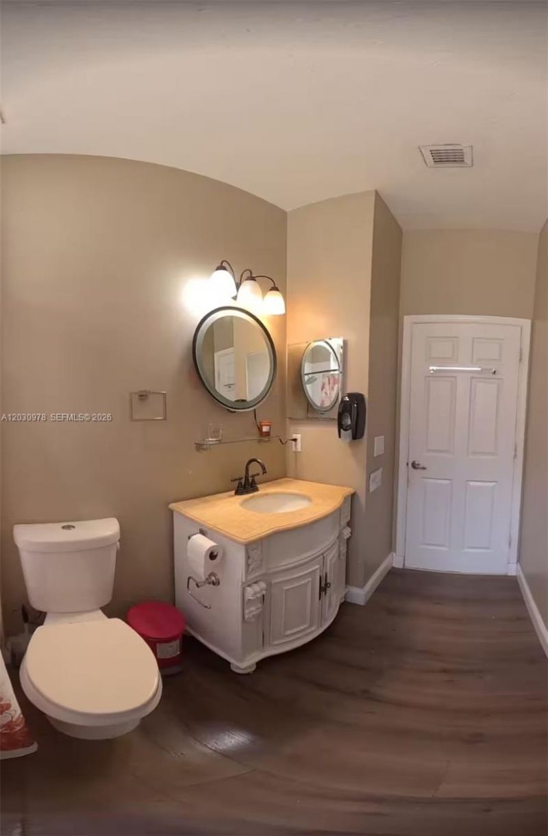 2327 NE 37th Ter , Homestead, FL 33033 Photo