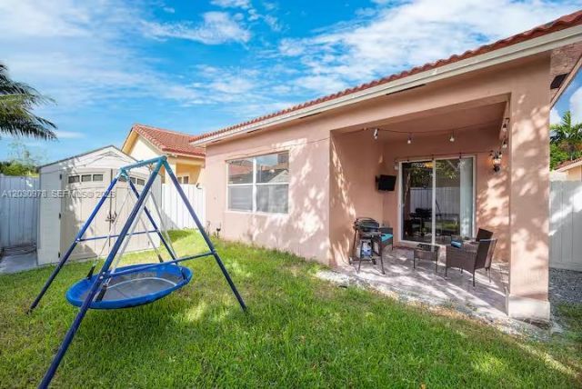 2327 NE 37th Ter , Homestead, FL 33033 Photo