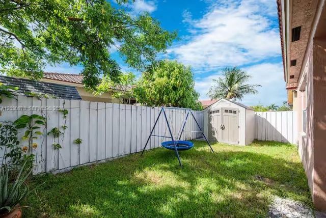 2327 NE 37th Ter , Homestead, FL 33033 Photo