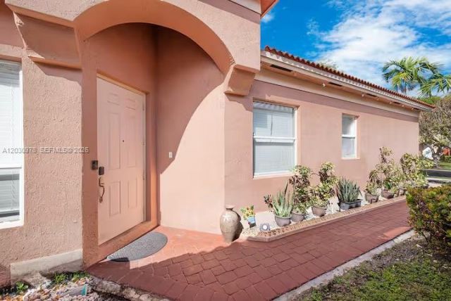 2327 NE 37th Ter , Homestead, FL 33033 Photo