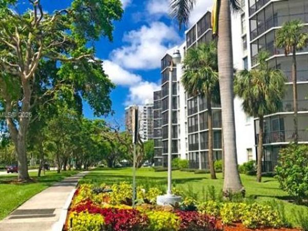 3475 N Country Club Dr , Unit 608, Aventura, FL 33180