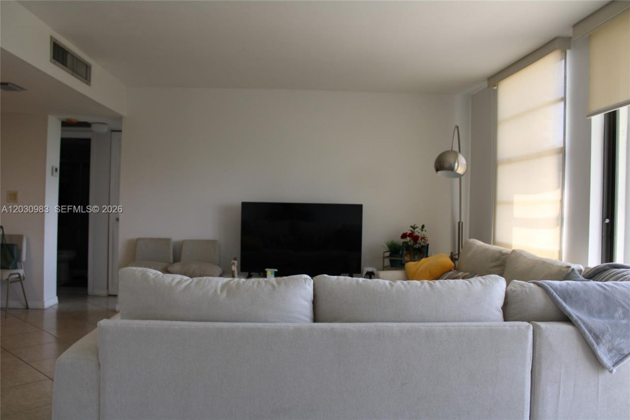 3475 N Country Club Dr , Unit 608, Aventura, FL 33180 Photo