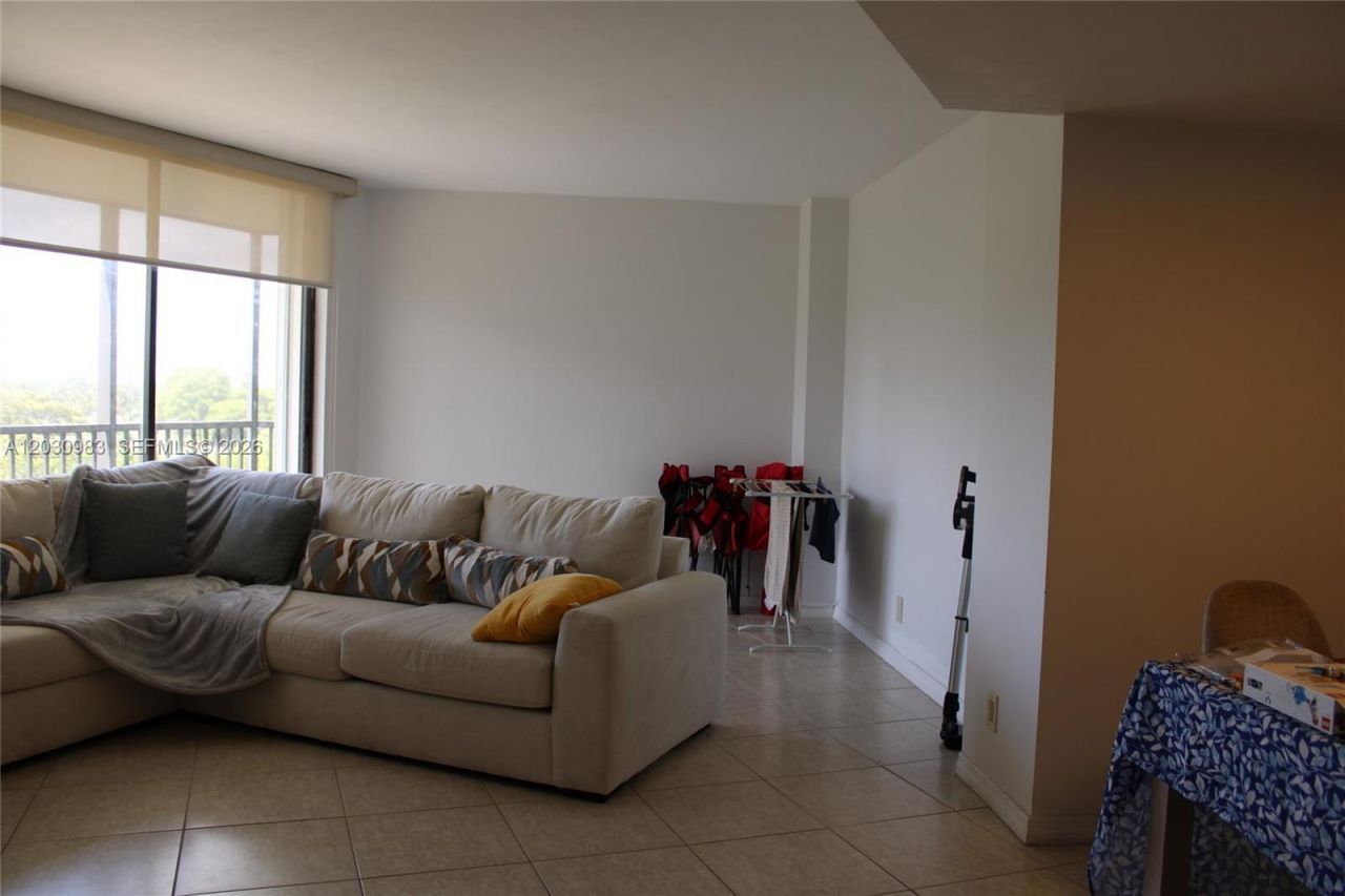 3475 N Country Club Dr , Unit 608, Aventura, FL 33180 Photo