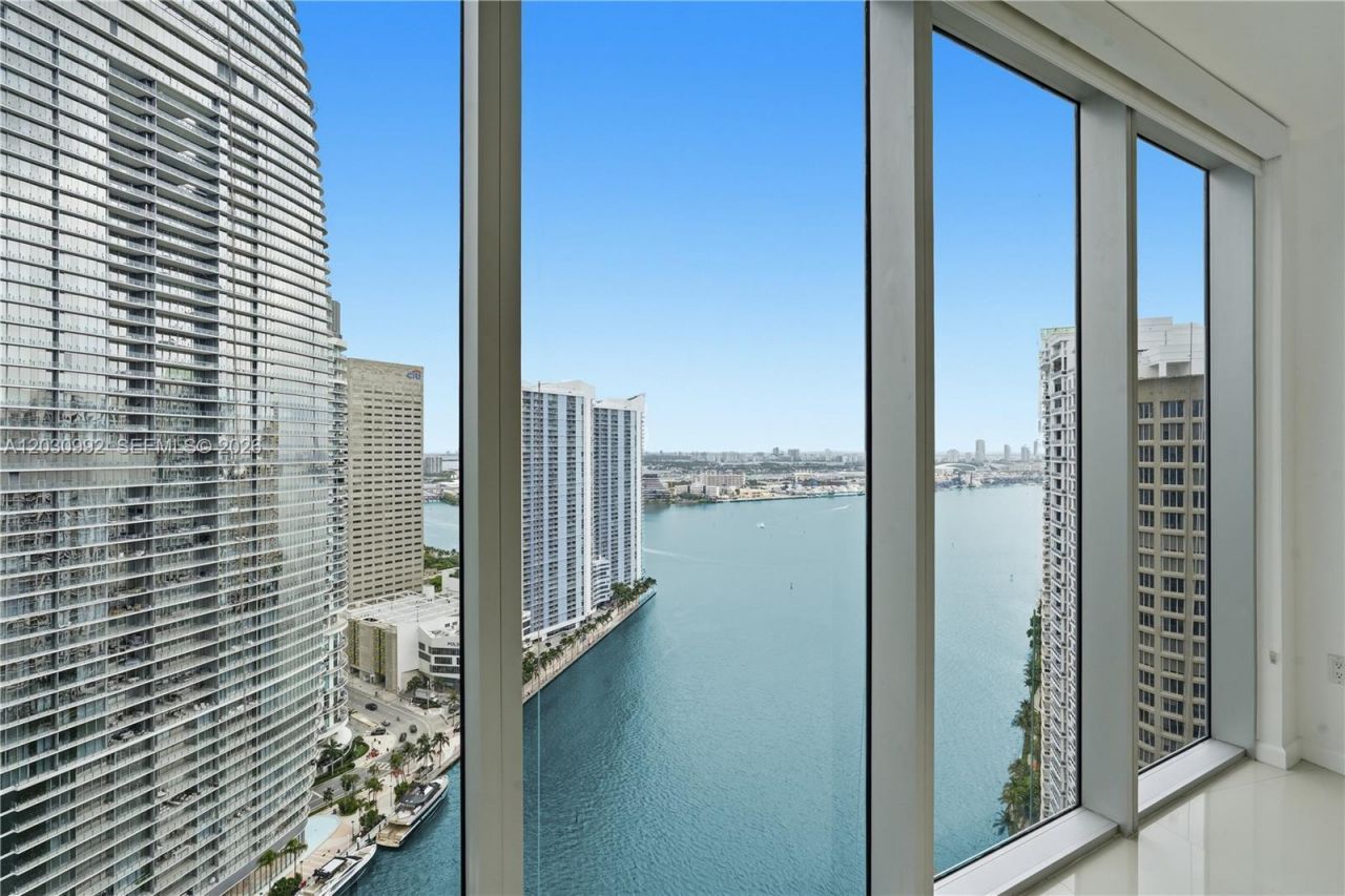 465 Brickell Ave , Unit 3202, Miami, FL 33131 Photo