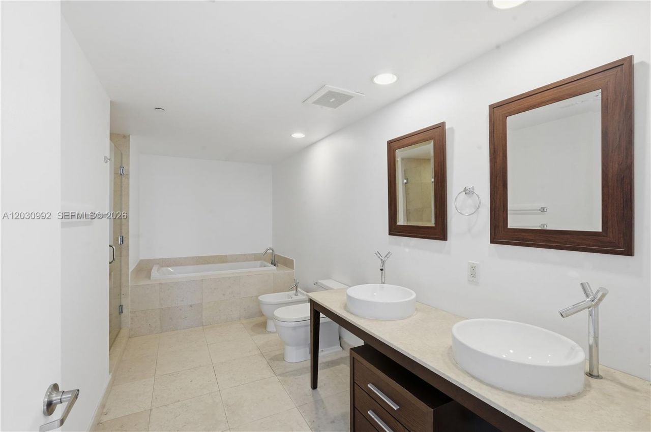 465 Brickell Ave , Unit 3202, Miami, FL 33131 Photo