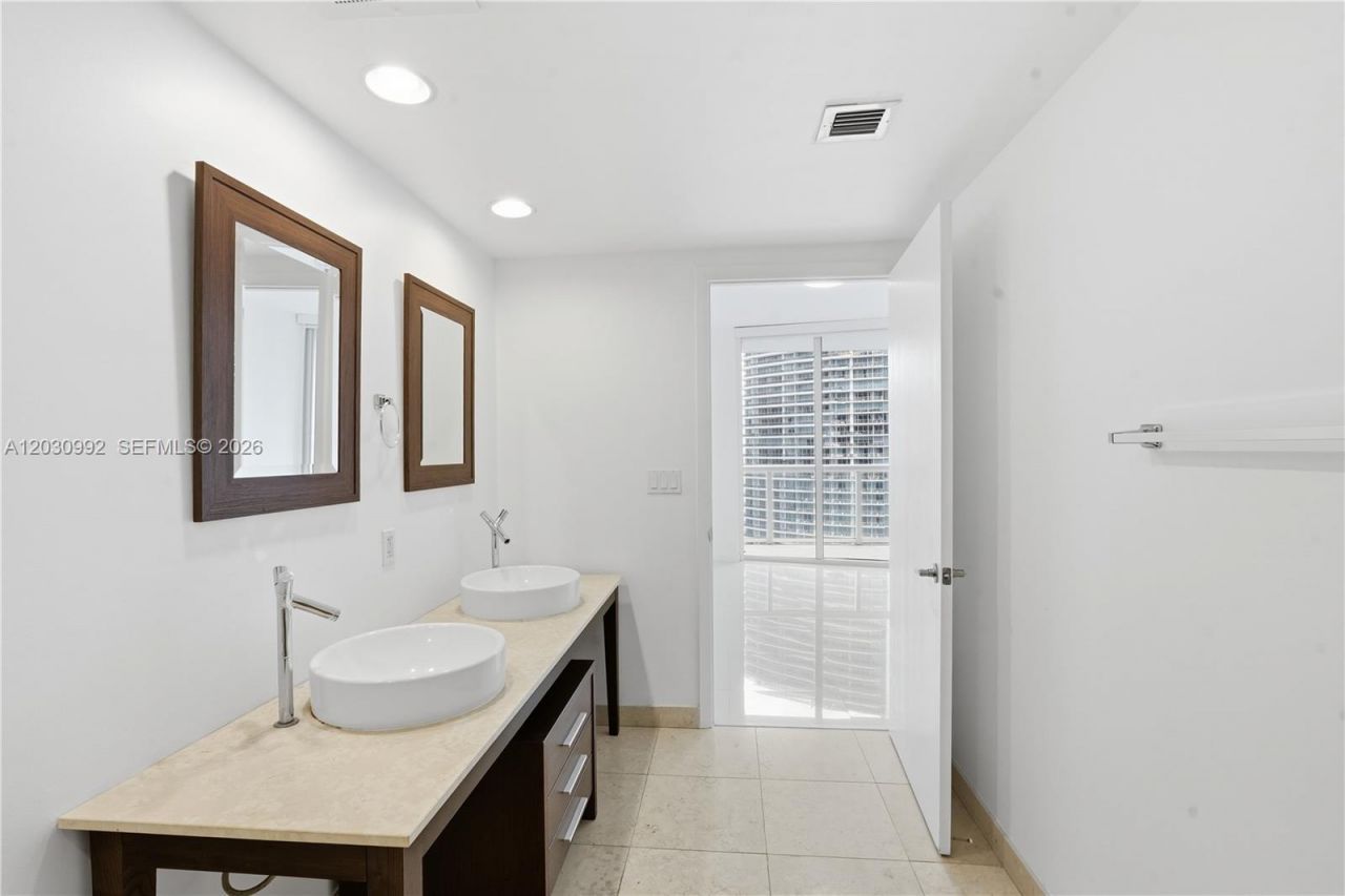 465 Brickell Ave , Unit 3202, Miami, FL 33131 Photo