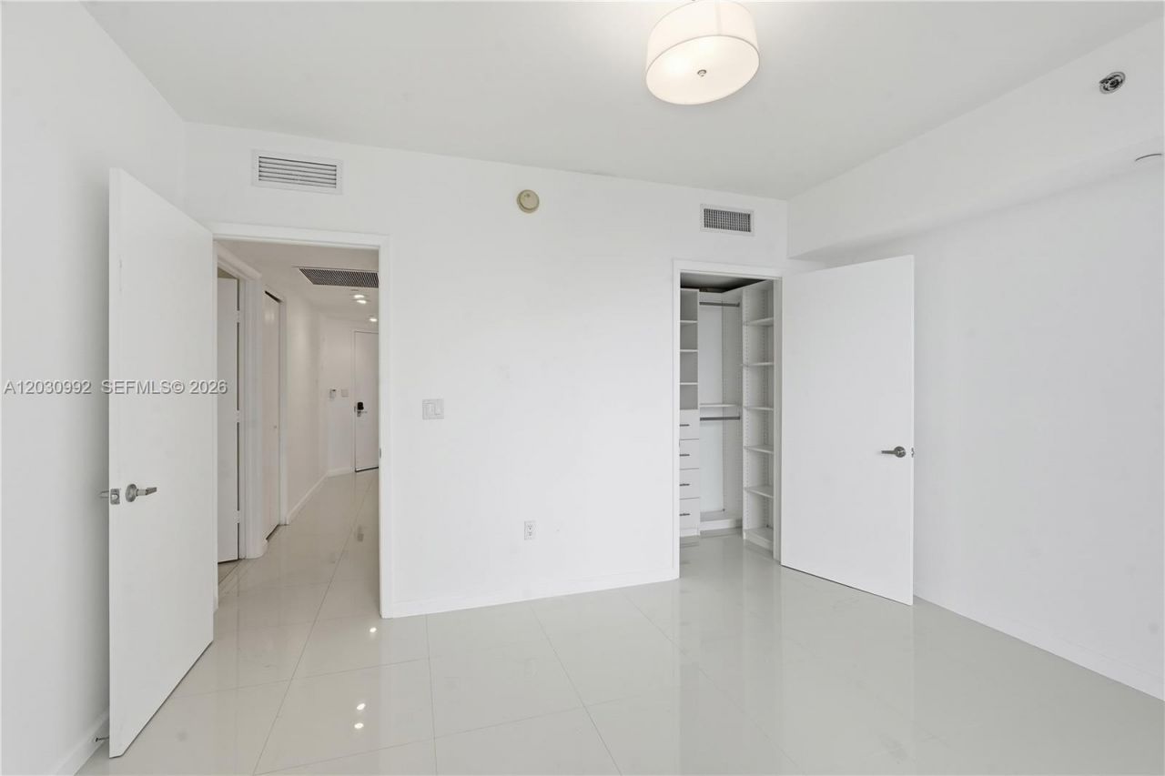 465 Brickell Ave , Unit 3202, Miami, FL 33131 Photo