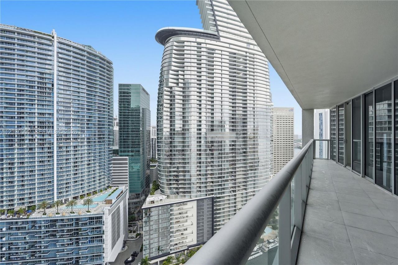 465 Brickell Ave , Unit 3202, Miami, FL 33131 Photo