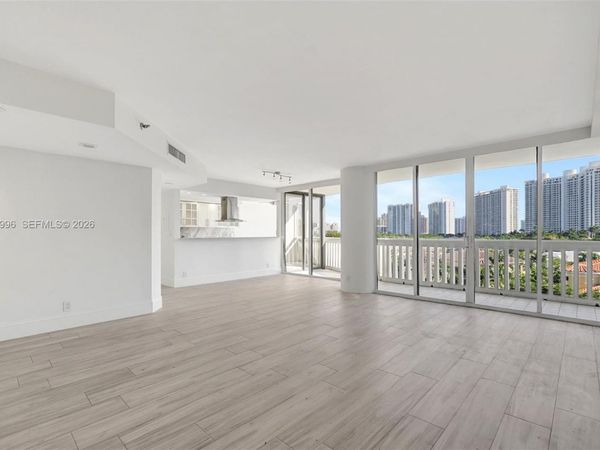 1000 Island Blvd, Unit 707, Aventura, FL 33160