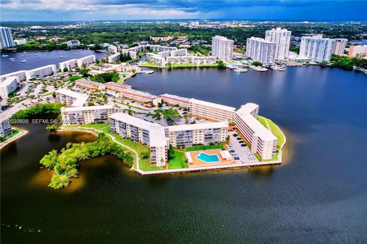 3020 Marcos Dr , Unit S110, Aventura, FL 33160 Photo