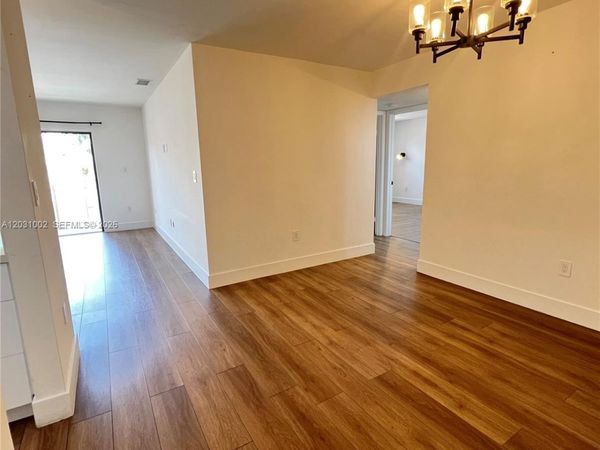 8425 NW 8th St , Unit 406, Miami, FL 33126