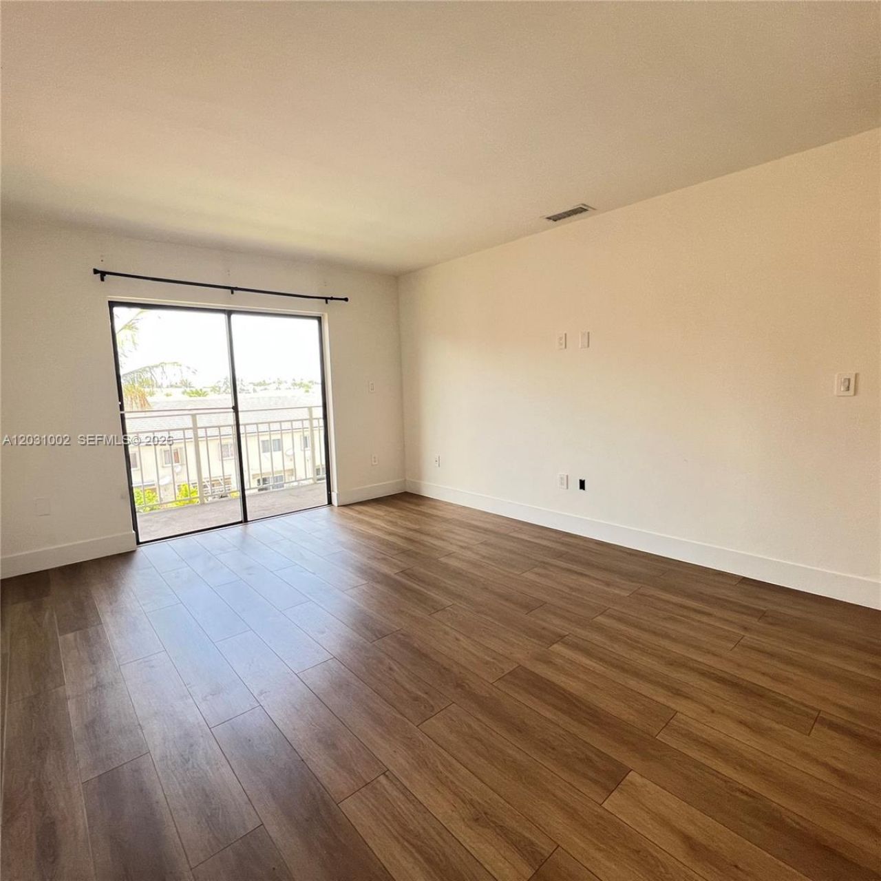 8425 NW 8th St , Unit 406, Miami, FL 33126 Photo