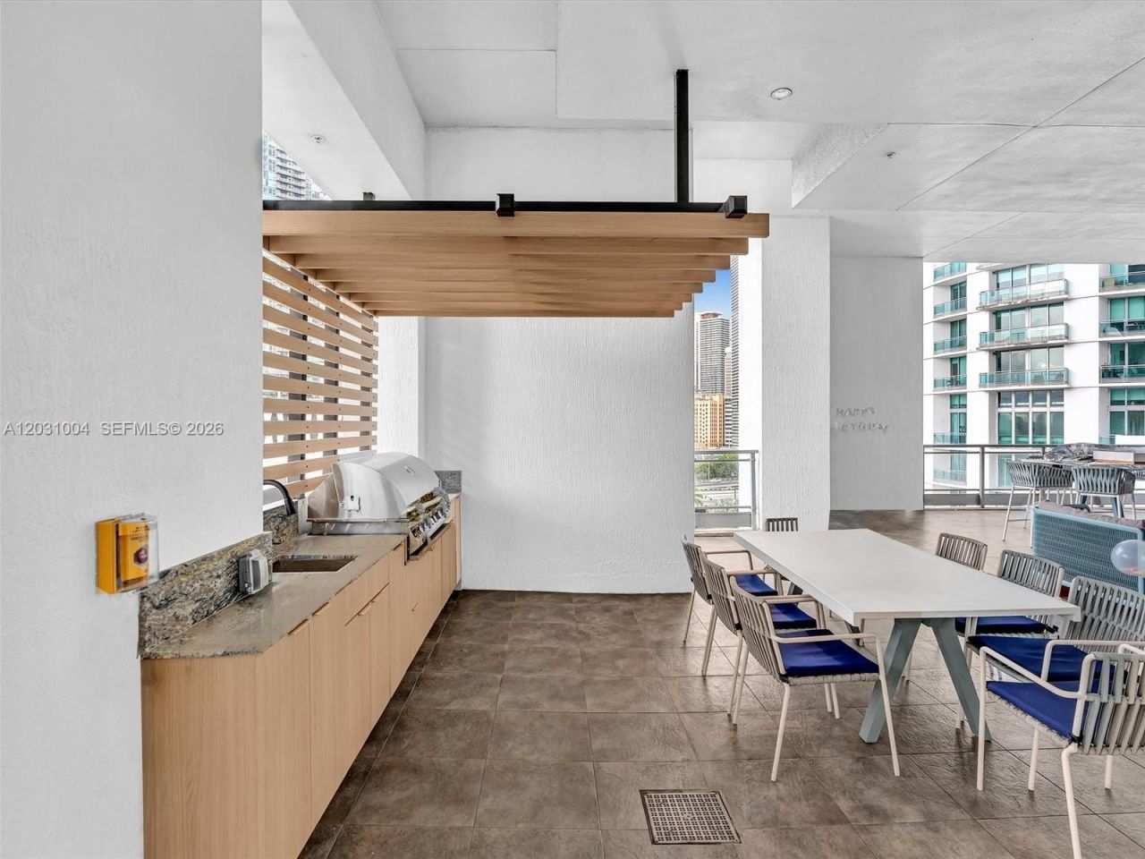 90 SW 3rd St , Unit 2013, Miami, FL 33130 Photo