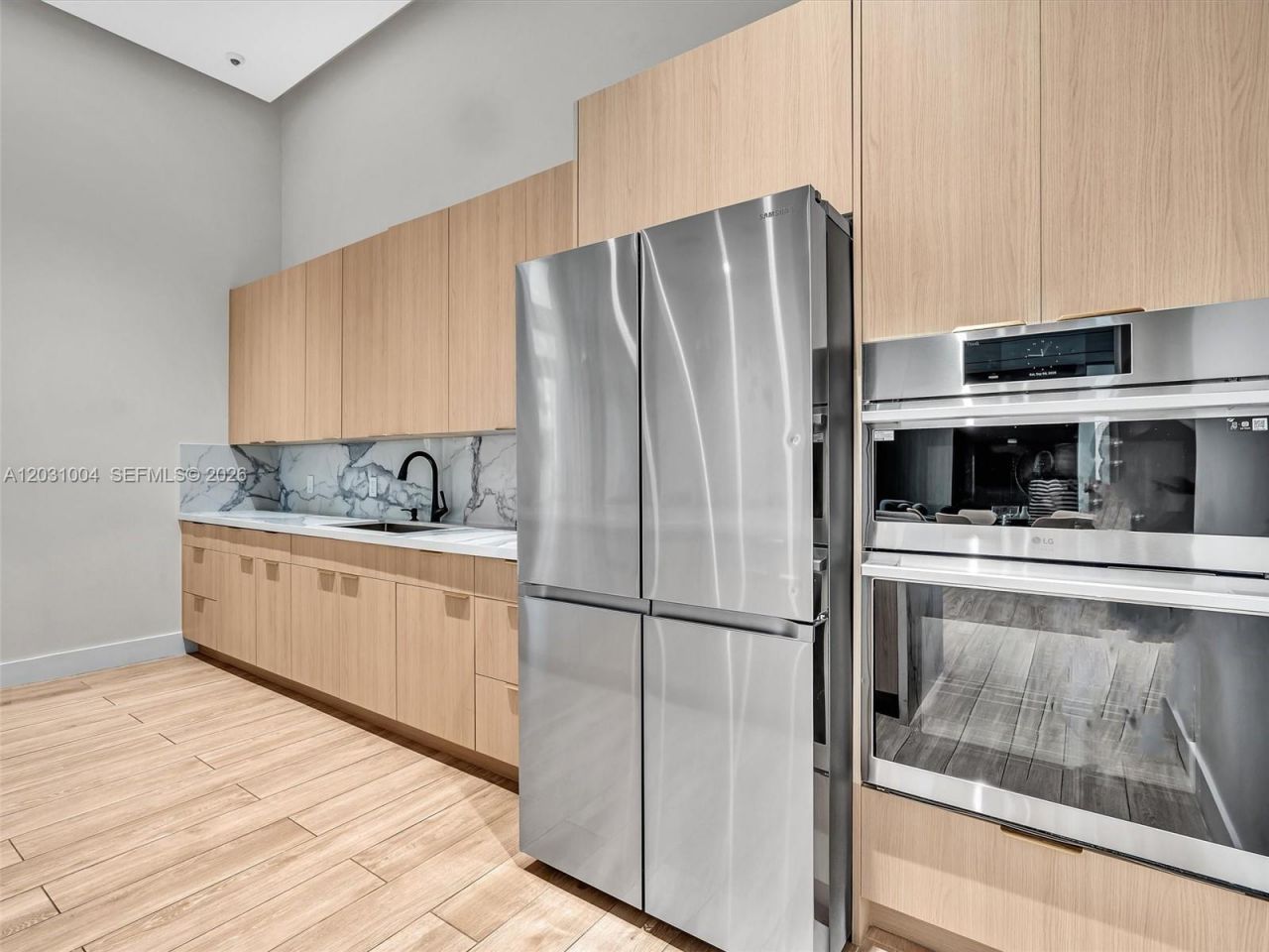 90 SW 3rd St , Unit 2013, Miami, FL 33130 Photo