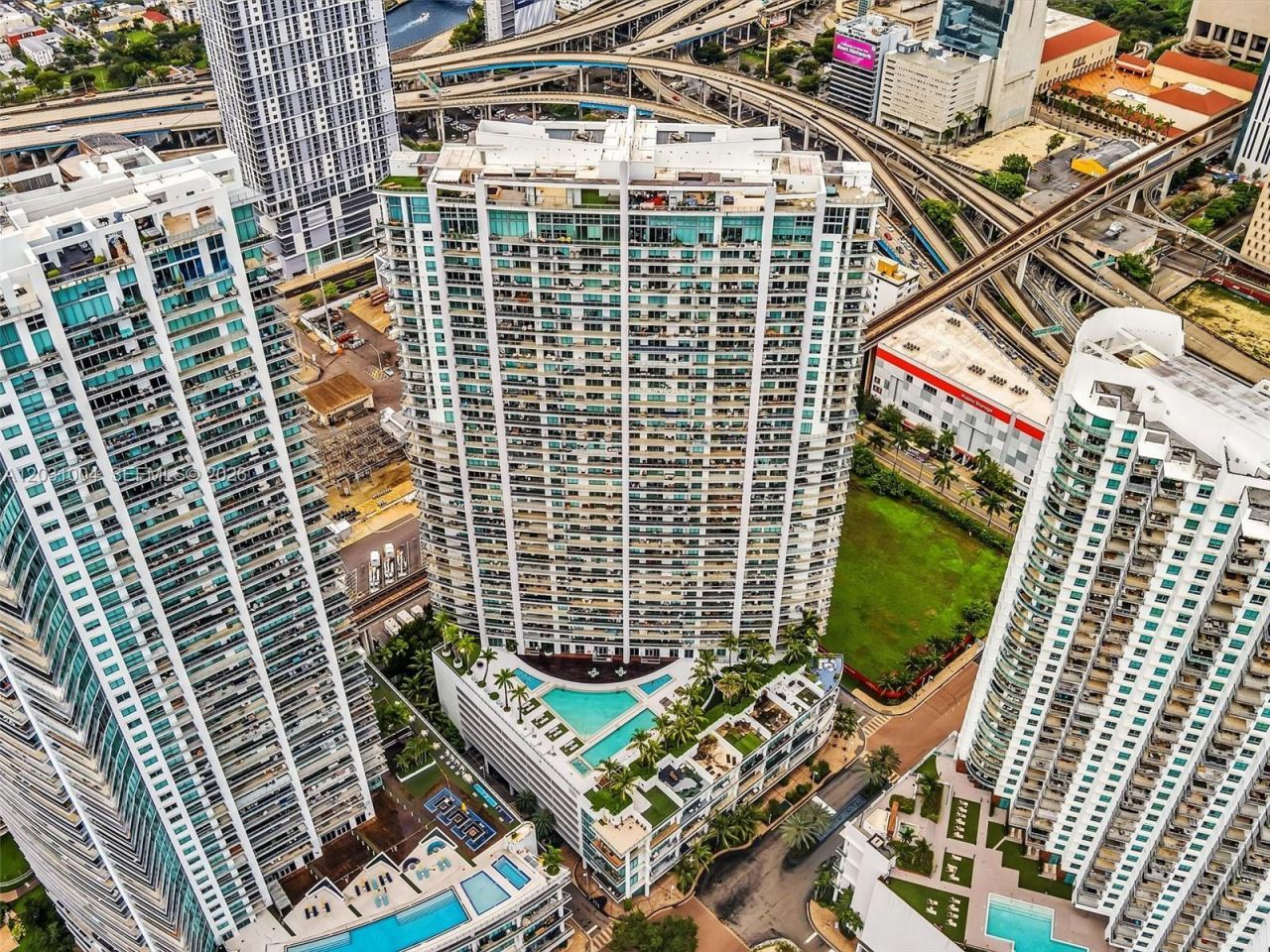 90 SW 3rd St , Unit 2013, Miami, FL 33130 Photo