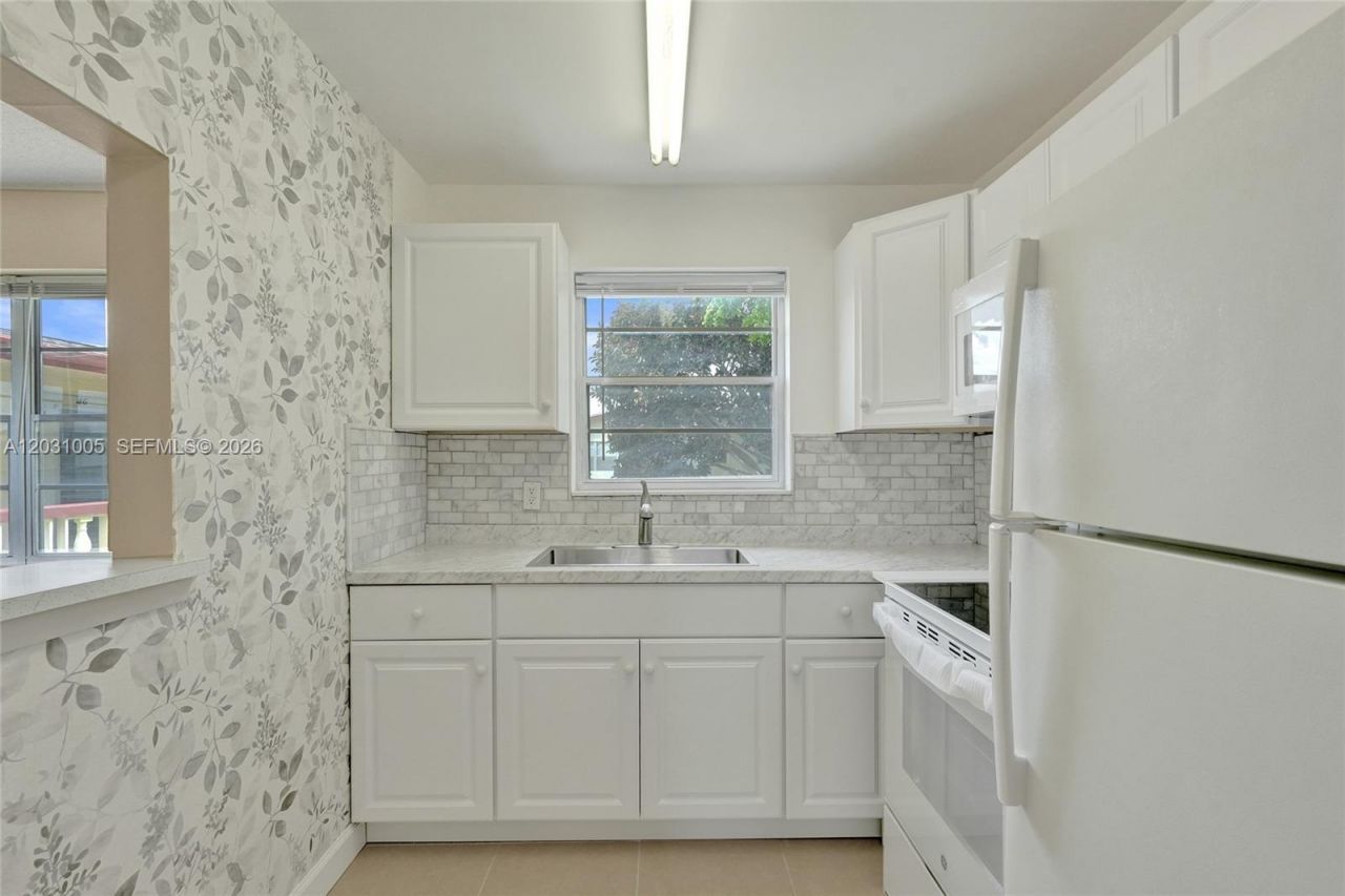 47 Camden , Unit B, West Palm Beach, FL 33417 Photo