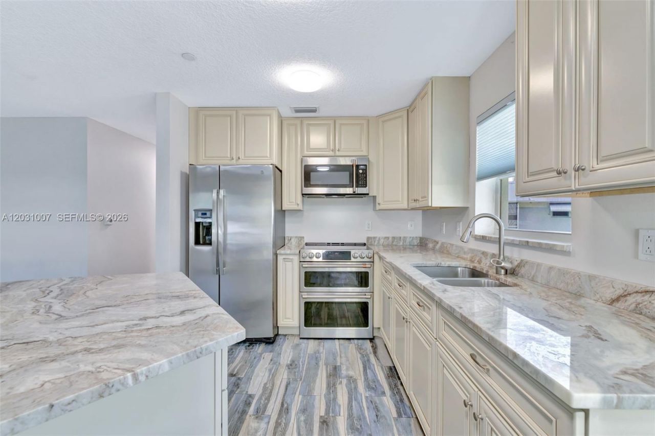 2929 SE Ocean Blvd, Unit F6, Stuart, FL 34996 Photo
