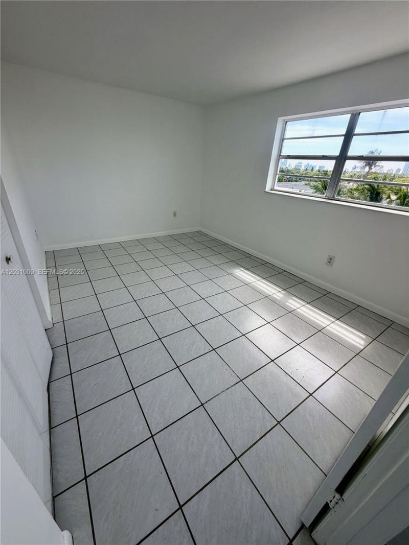 2001 Bay Dr, Unit 401, Miami Beach, FL 33141 Photo