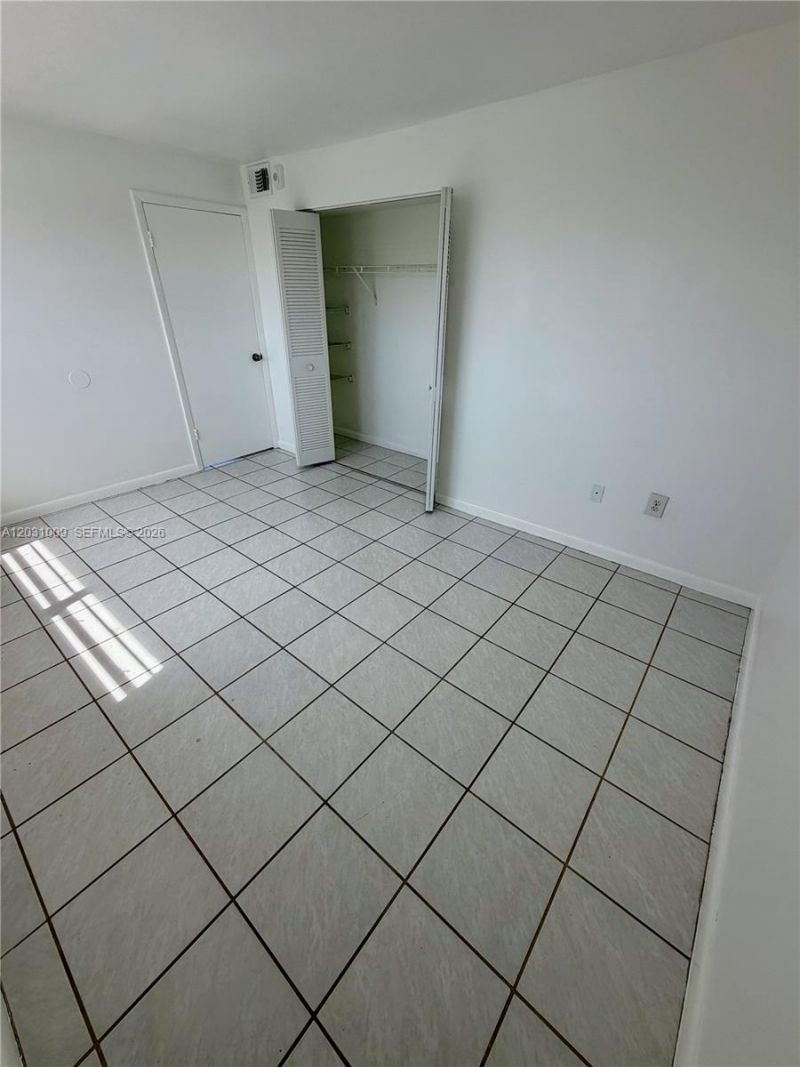 2001 Bay Dr, Unit 401, Miami Beach, FL 33141 Photo